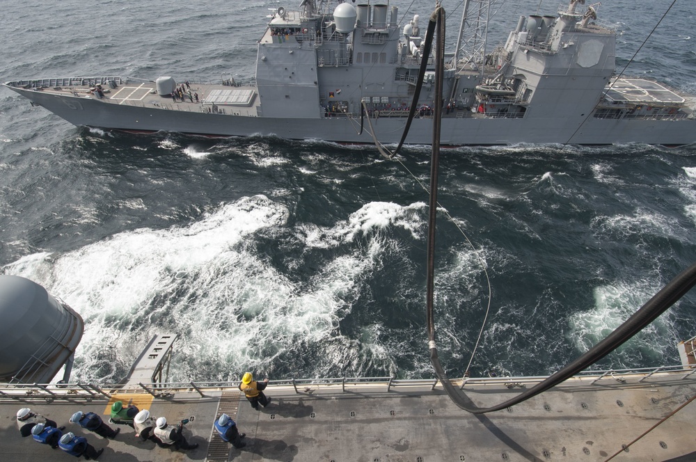 USS Bonhomme Richard fuel replenishment