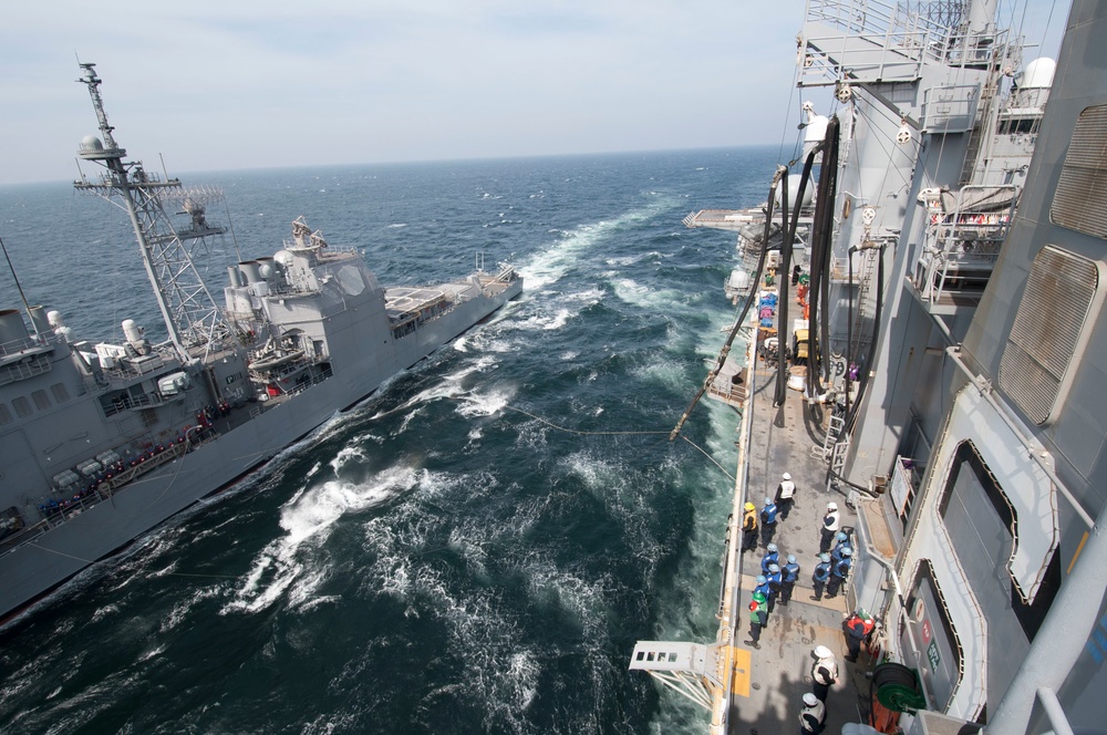 USS Bonhomme Richard fuel replenishment