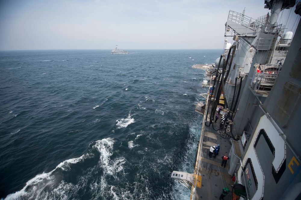 USS Bonhomme Richard replenishment at sea