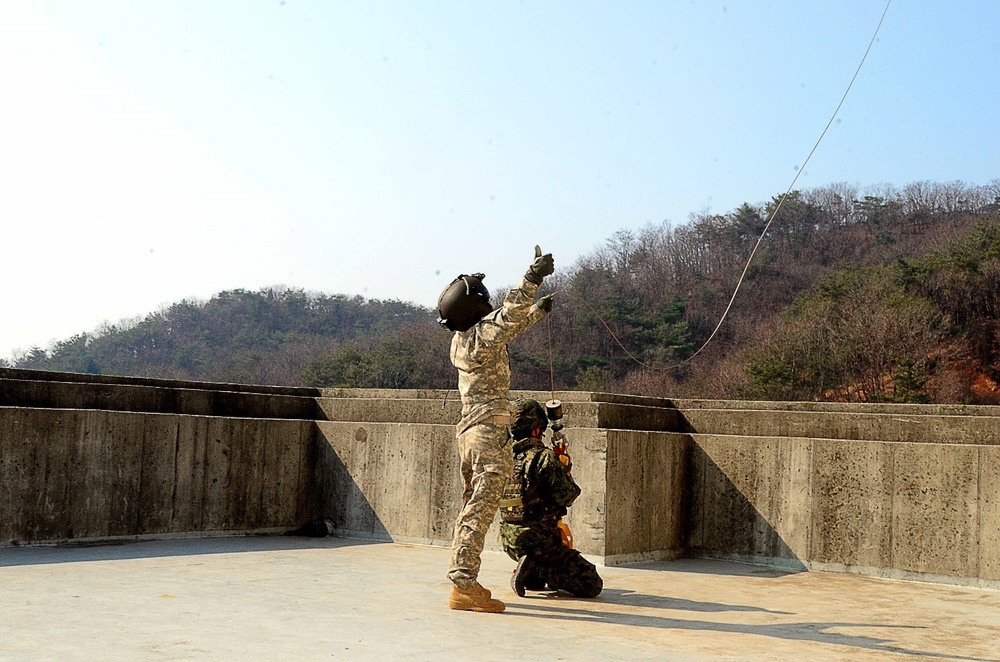 Soldiers of 296th BSB conduct hoist training with ROKA partners