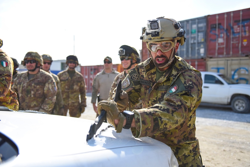 Airmen train with Italian soldiers for vehicle extrications
