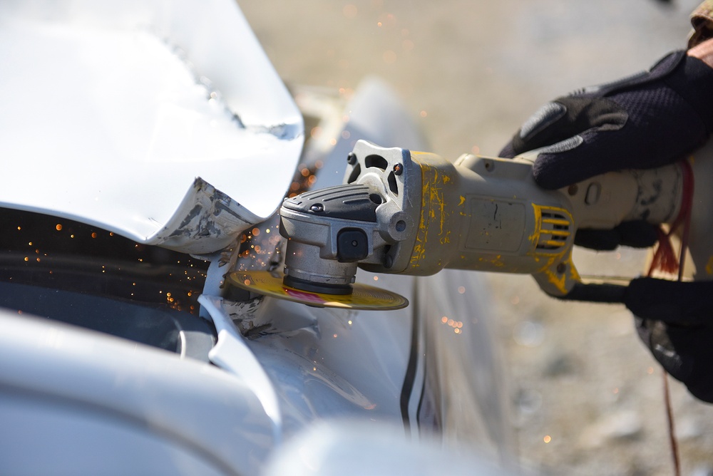 Airmen train with Italian soldiers for vehicle extrications
