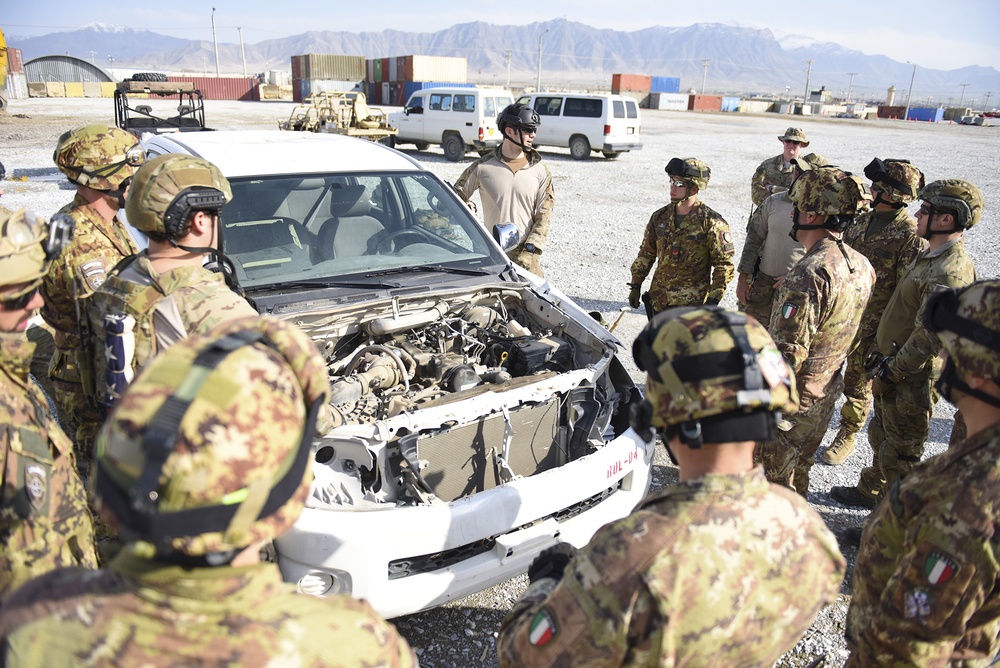 Airmen train with Italian soldiers for vehicle extrications