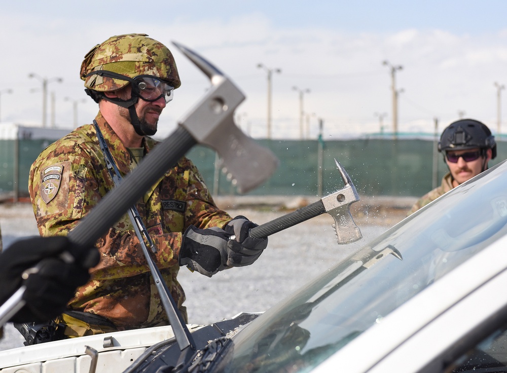 Airmen train with Italian soldiers for vehicle extrications