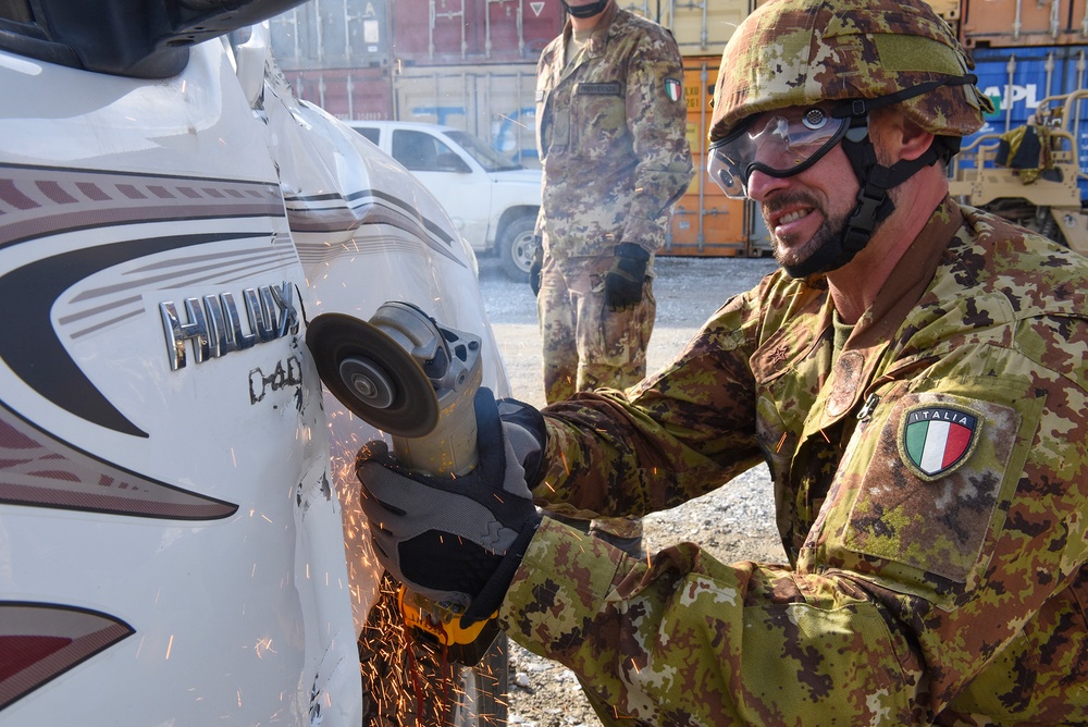 Airmen train with Italian soldiers for vehicle extrications