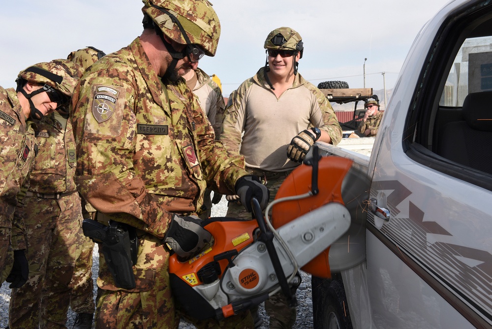 Airmen train with Italian soldiers for vehicle extrications