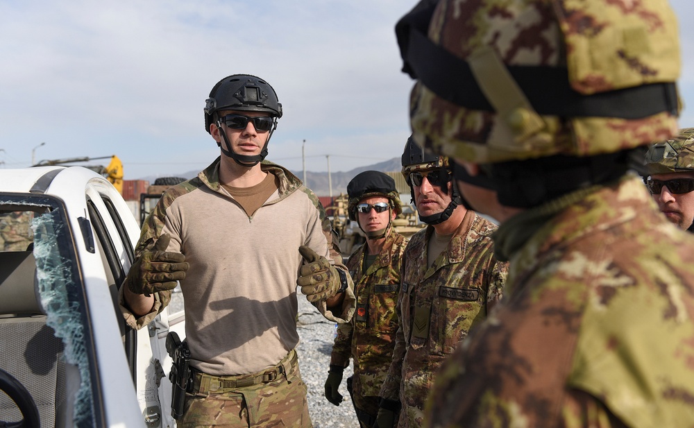 Airmen train with Italian soldiers for vehicle extrications