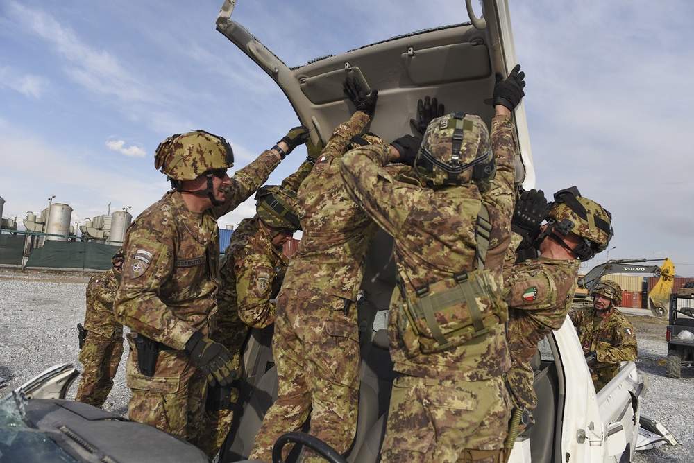 Airmen train with Italian soldiers for vehicle extrications