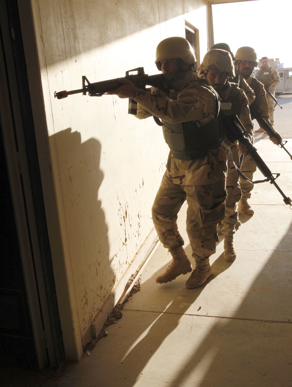 Iraqi soldiers sharpen tactical skills in forcible entry, room clearing training