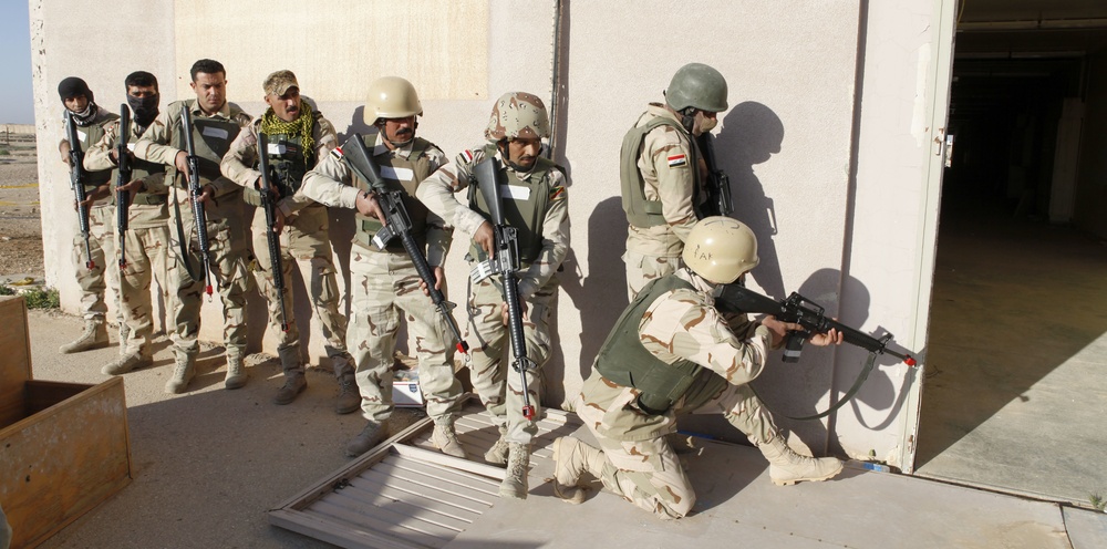 DVIDS - Images - Iraqi soldiers sharpen tactical skills in forcible ...