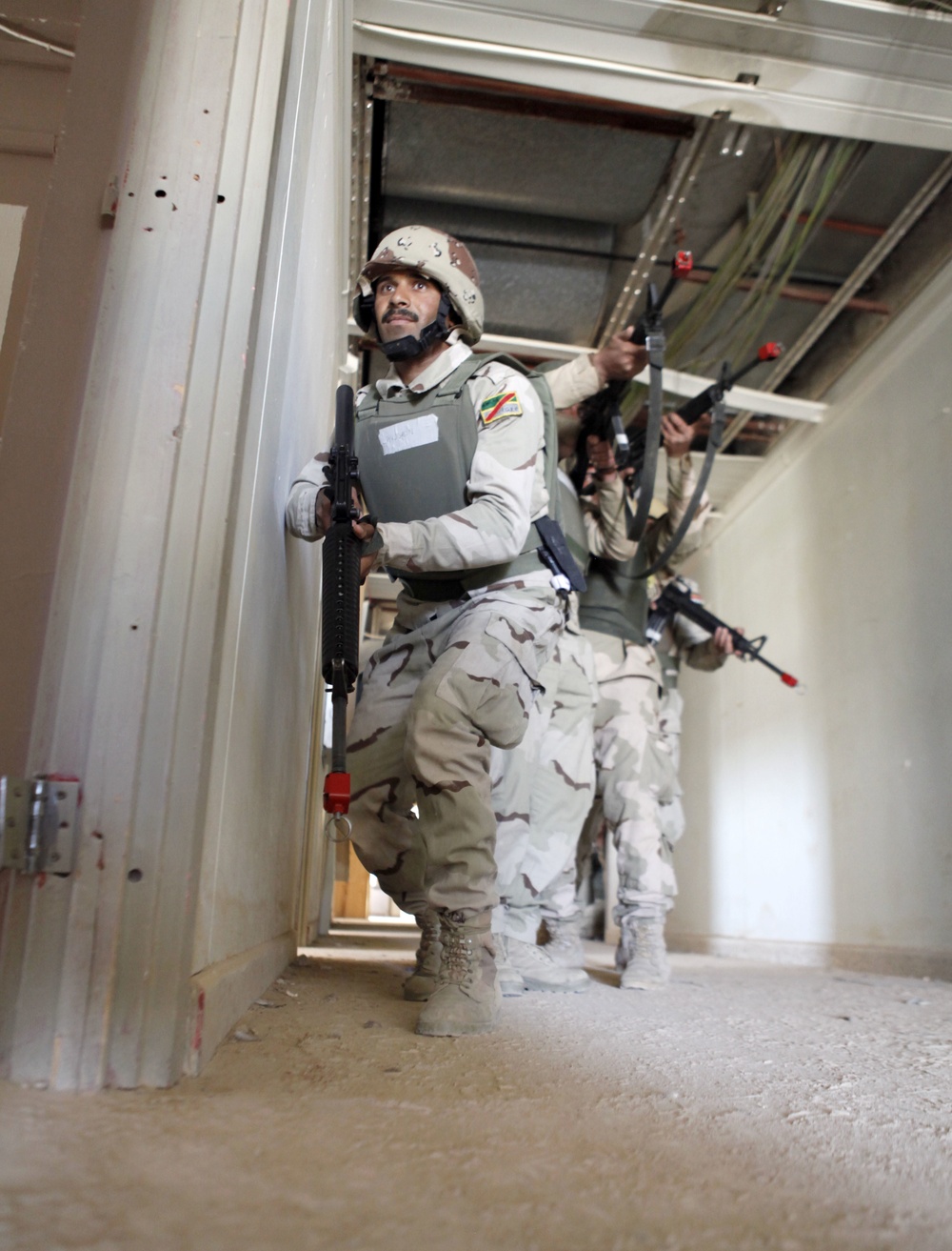 Iraqi soldiers sharpen tactical skills in forcible entry, room clearing training