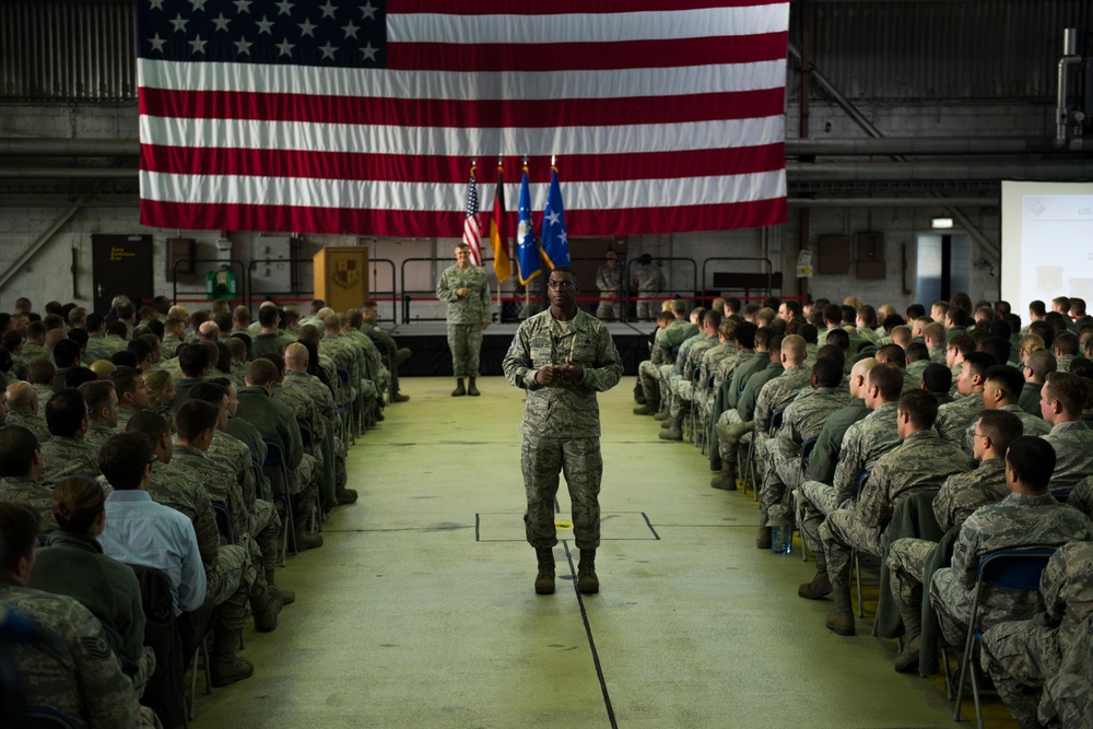 Gen. Gorenc visits Spangdahlem, Buechel
