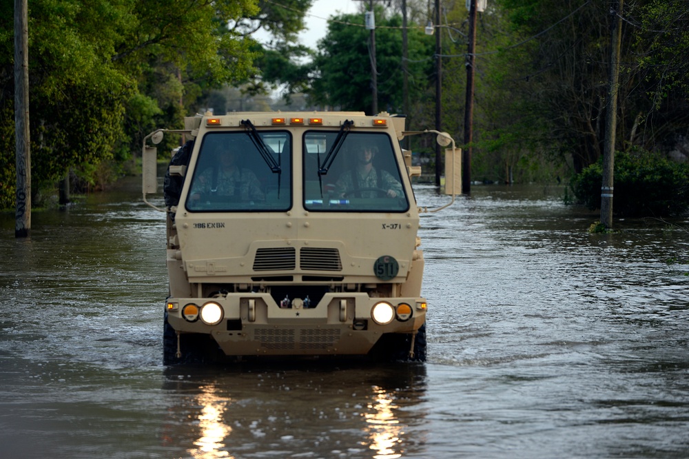 Texas National Guard responds to floods in Southeast Texas