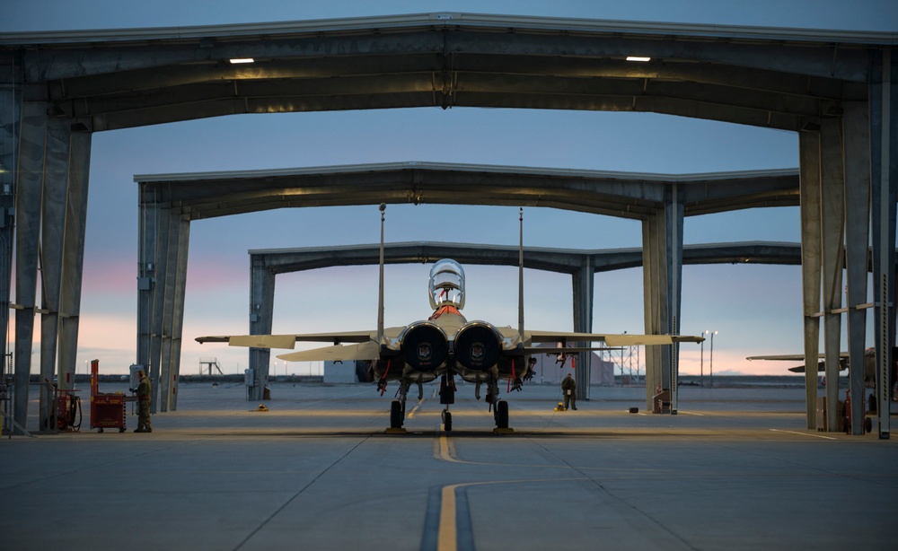 Gunfighters conduct 24-hour ops
