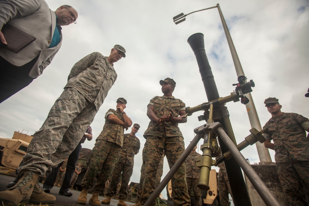 Top leaders from MARFORPAC, DLA visit Marines from 3rd Marine Regiment