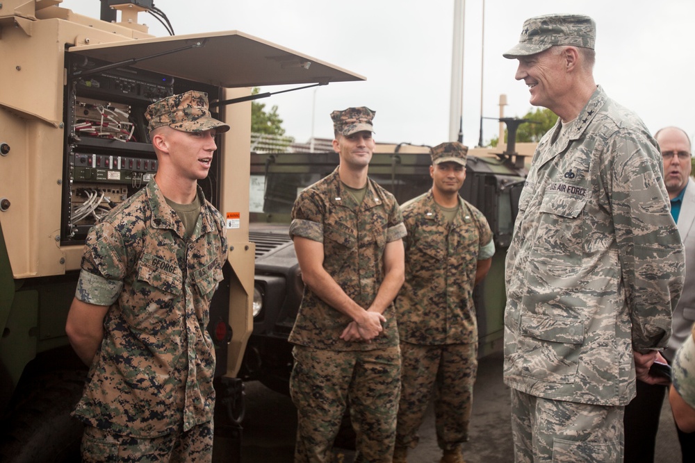 Top leaders from MARFORPAC, DLA visit Marines from 3rd Marine Regiment