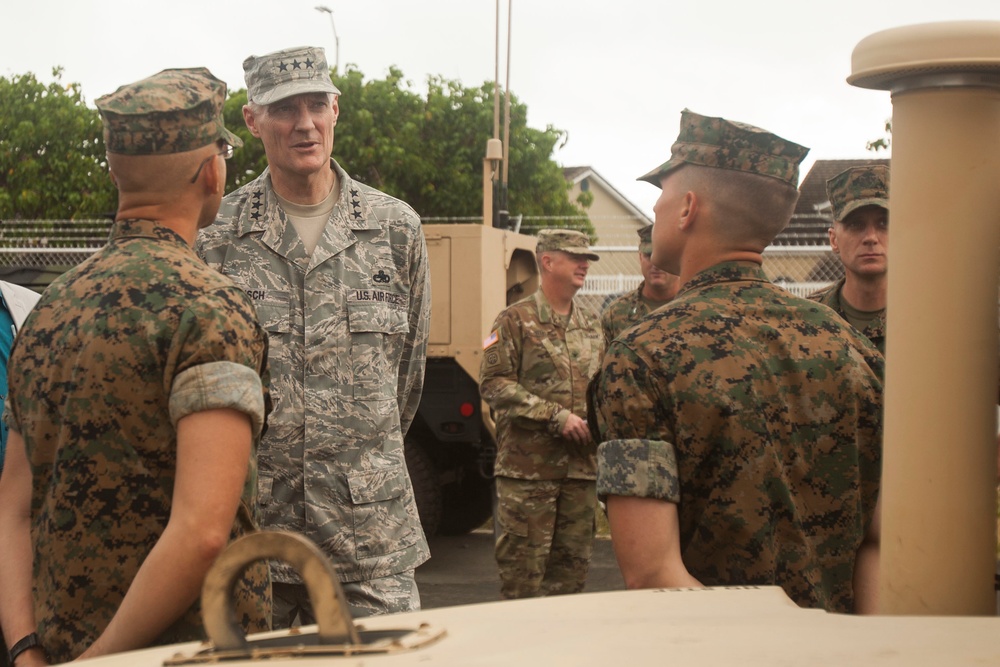 Top leaders from MARFORPAC, DLA visit Marines from 3rd Marine Regiment