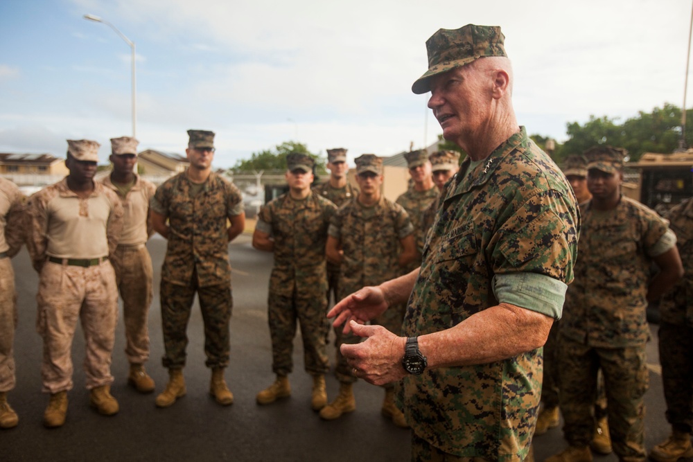 Top leaders from MARFORPAC, DLA visit Marines from 3rd Marine Regiment