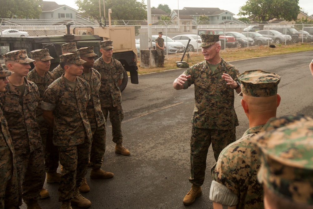 Top leaders from MARFORPAC, DLA visit Marines from 3rd Marine Regiment