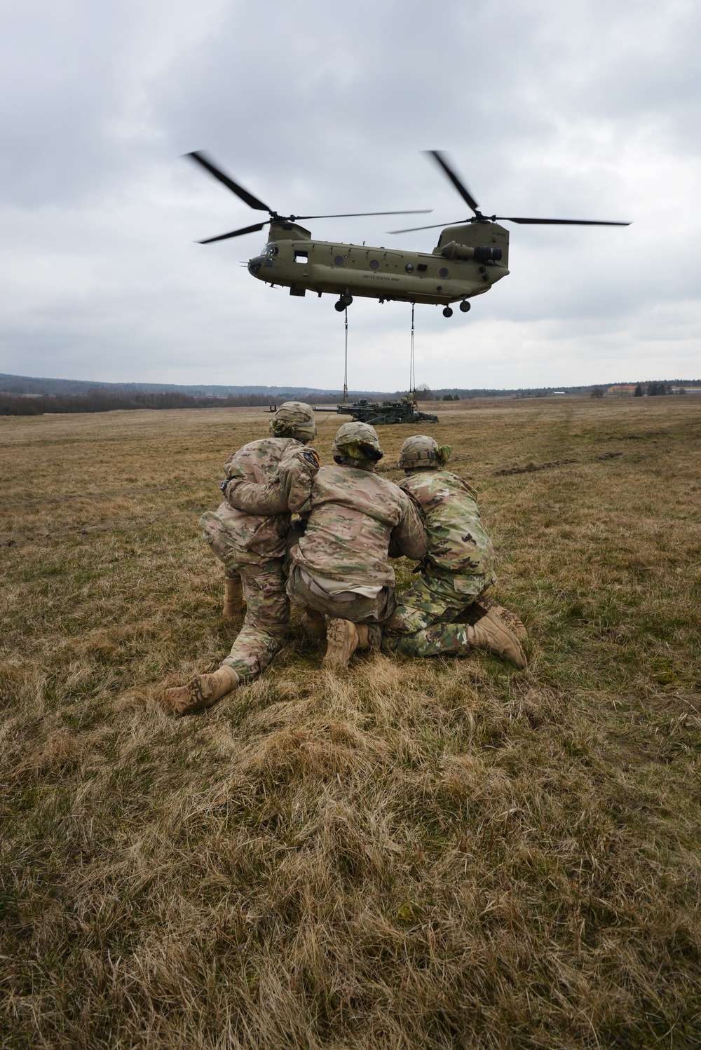 Field Artillery, 2CR, conducts sling load training with M777