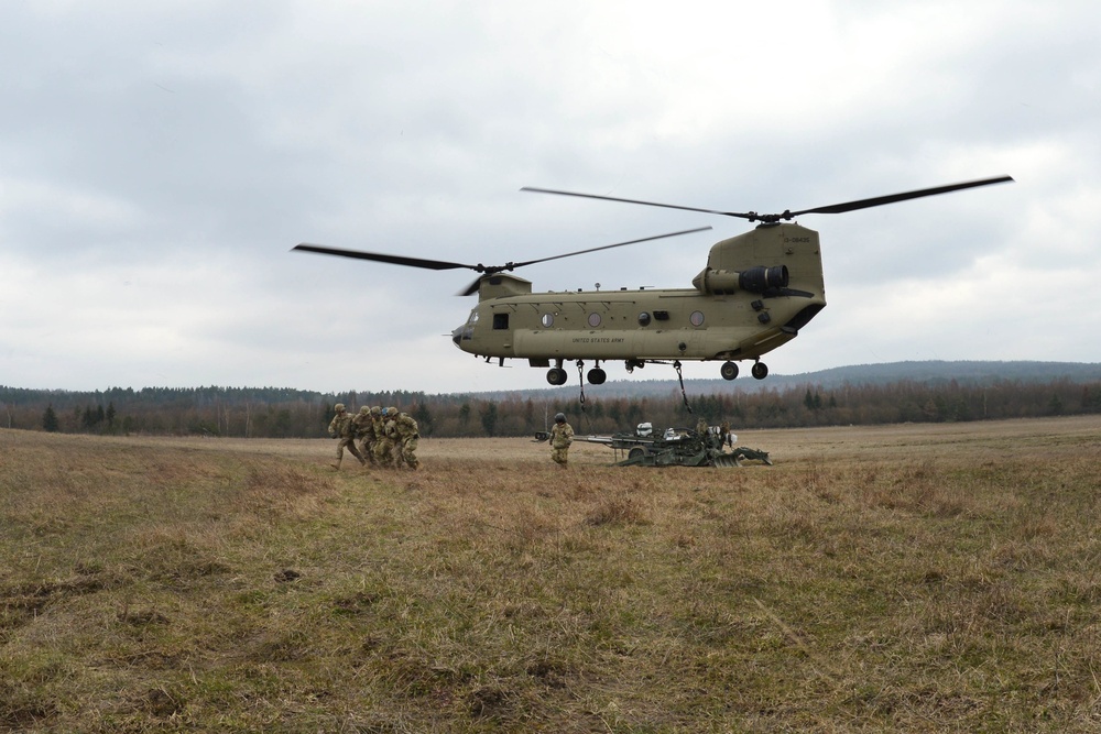 Field Artillery, 2CR, conducts sling load training with M777