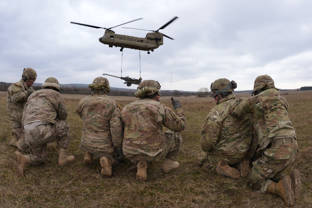 Field Artillery, 2CR, conducts sling load training with M777