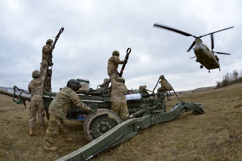 Field Artillery, 2CR, conducts sling load training with M777