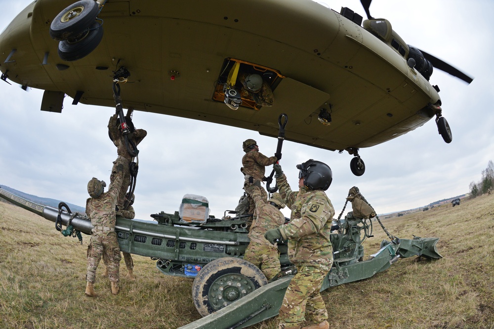 Field Artillery, 2CR, conducts sling load training with M777