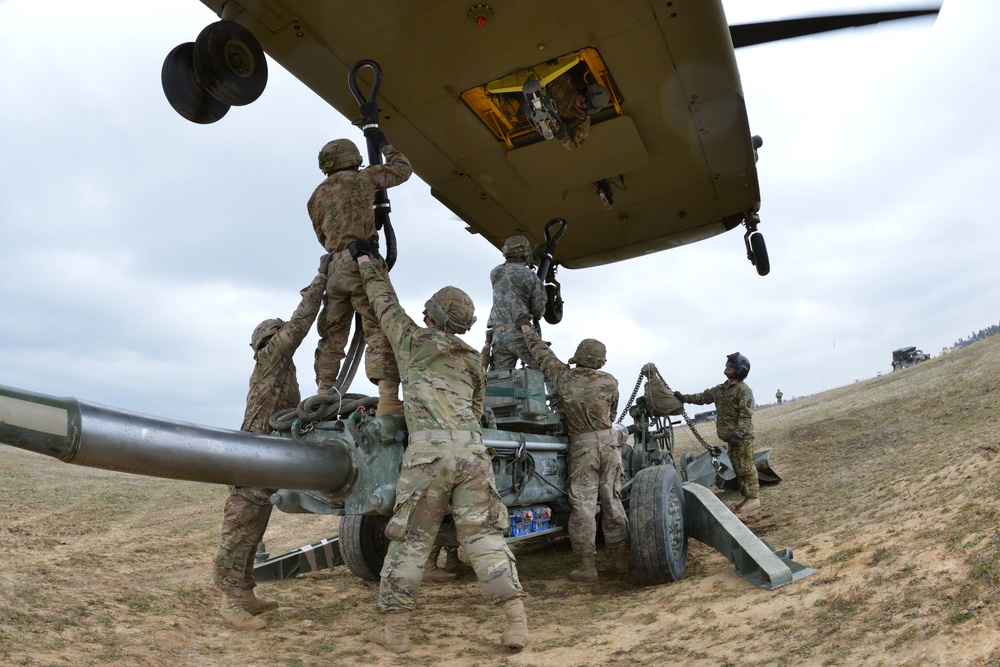 Field Artillery, 2CR, conducts sling load training with M777