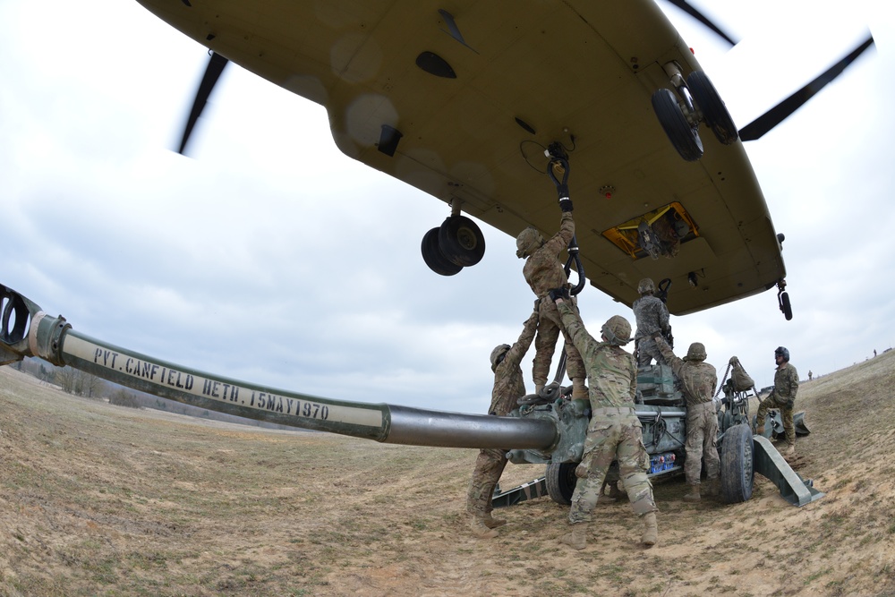 Field Artillery, 2CR, conducts sling load training with M777