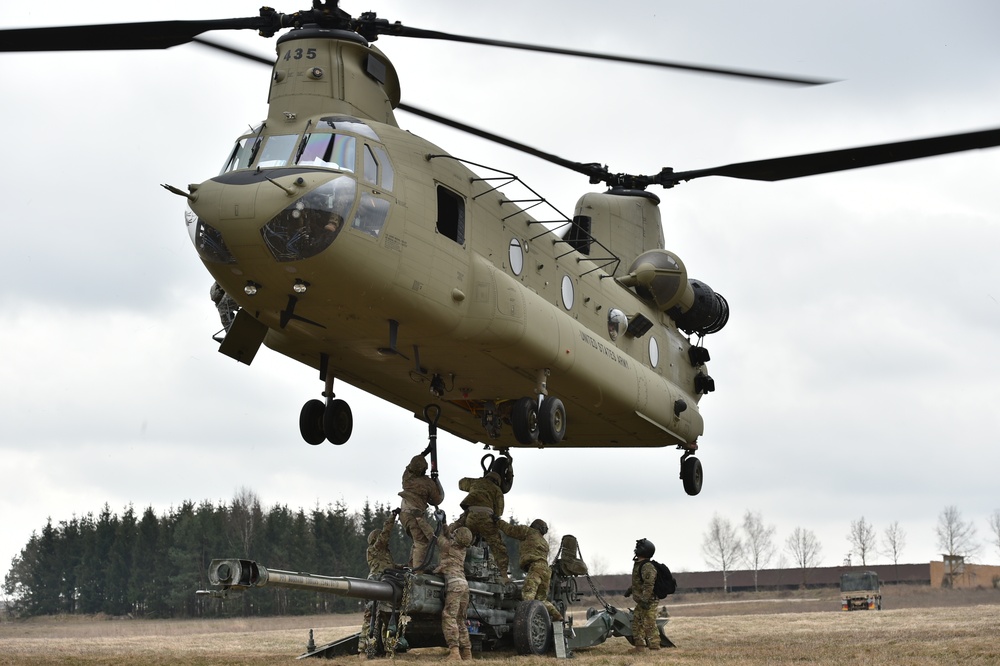 Field Artillery, 2CR, conducts sling load training with M777