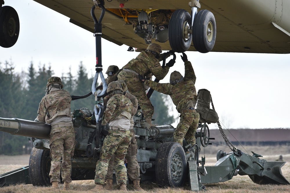 Field Artillery, 2CR, conducts sling load training with M777