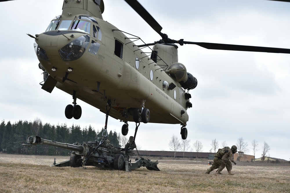 Field Artillery, 2CR, conducts sling load training with M777