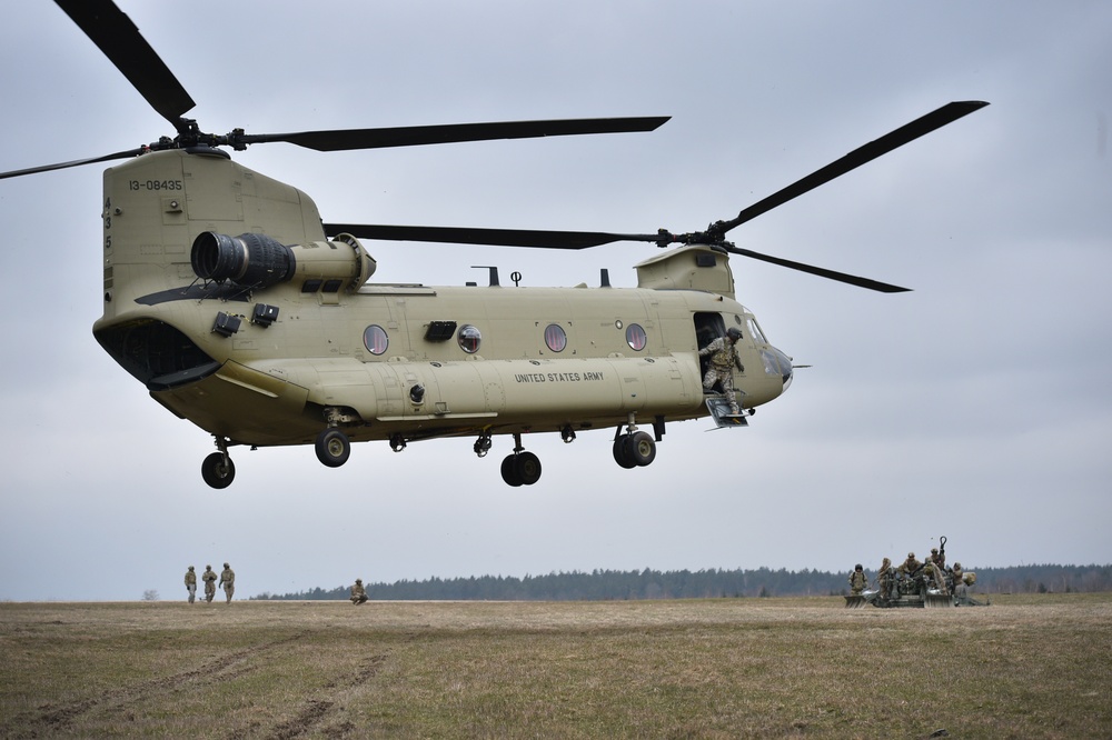 Field Artillery, 2CR, conducts sling load training with M777