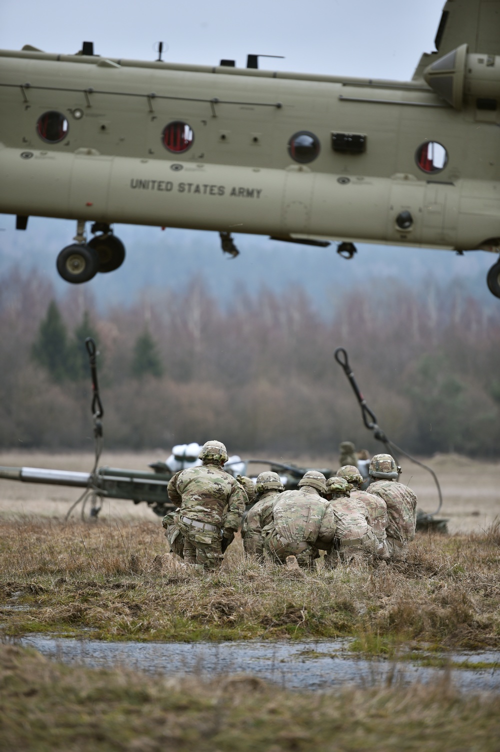 Field Artillery, 2CR, conducts sling load training with M777