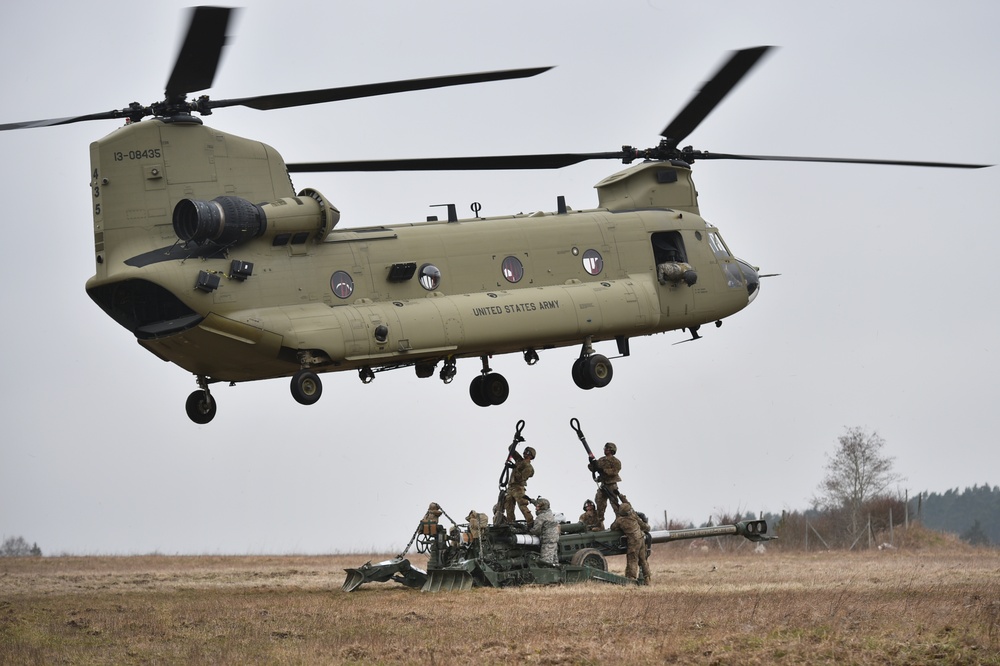 Field Artillery, 2CR, conducts sling load training with M777