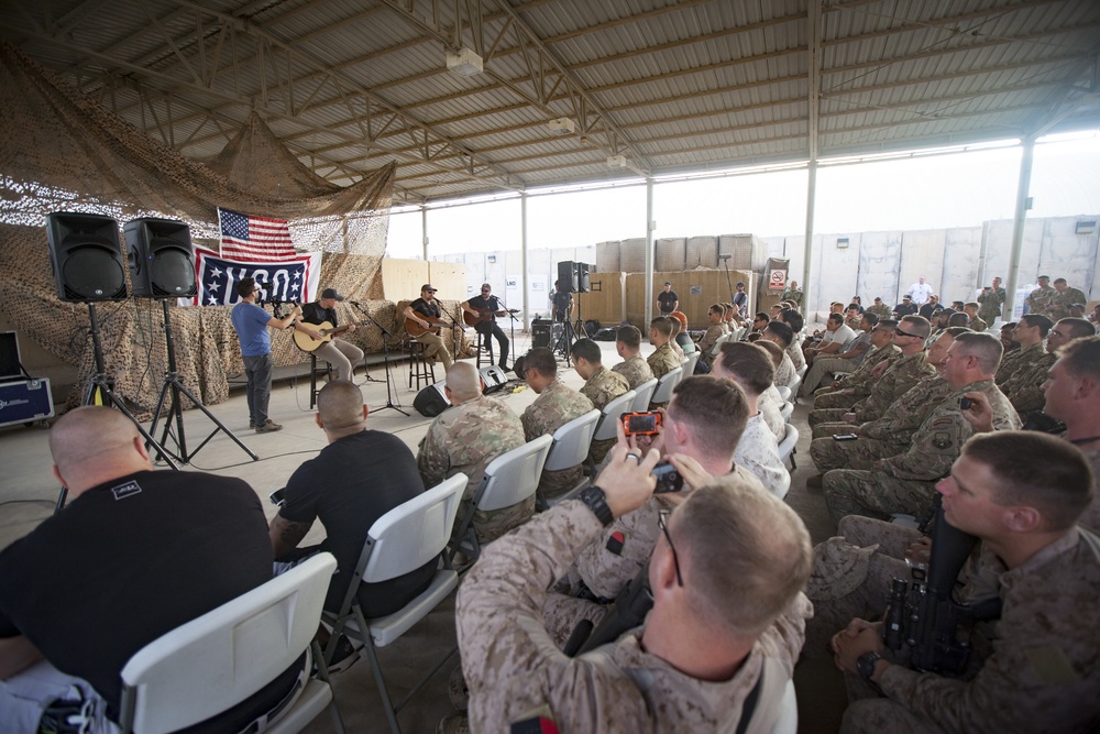 USO Tour visits Baghdad Diplomatic Support Center