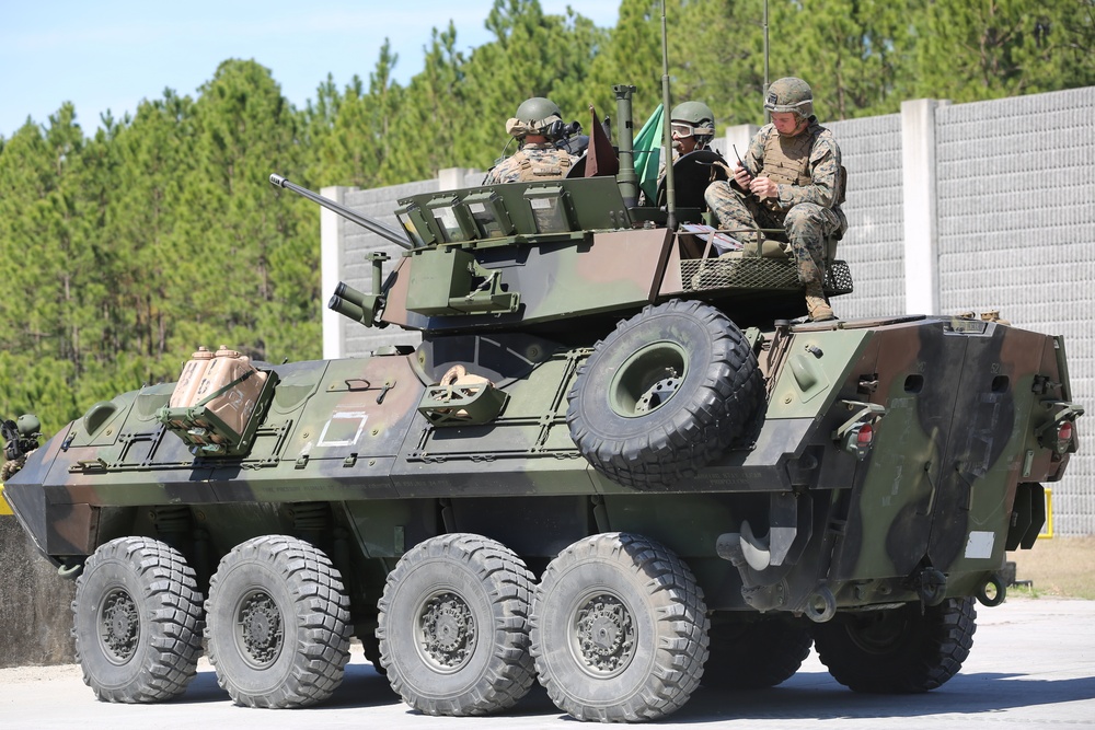 DVIDS - Images - Take aim: 2nd LAR conducts gunnery training [Image 7 of 8]