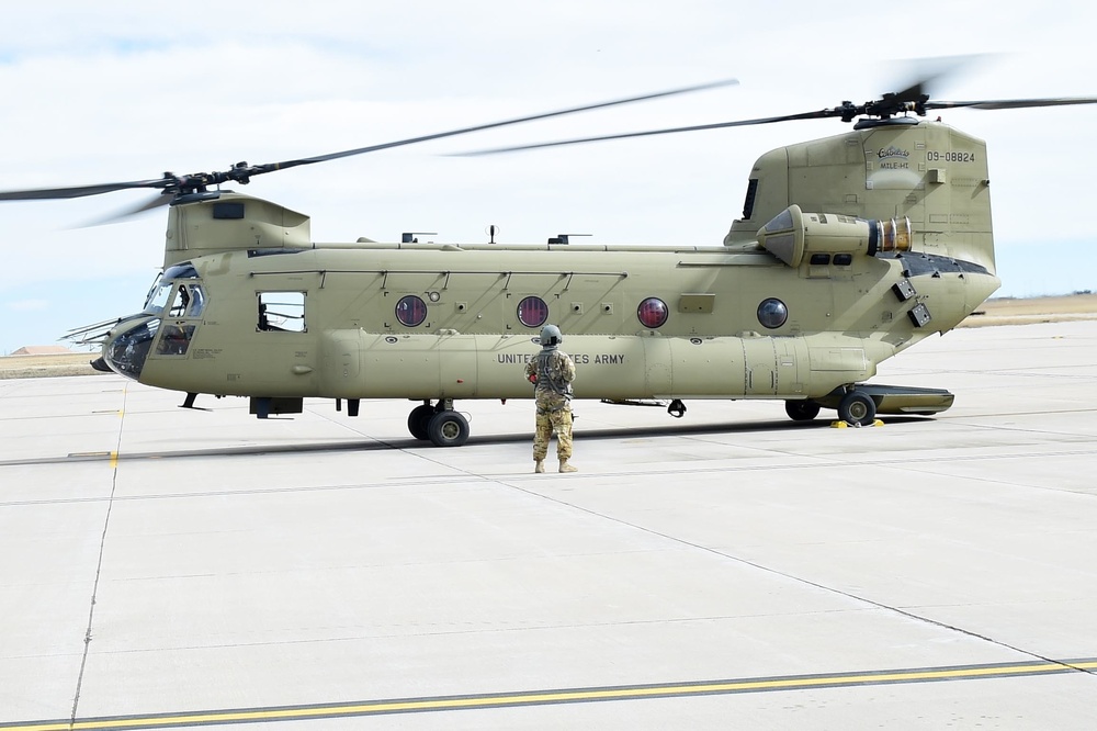 Chinook Soldiers: burning oil, turning wrenches