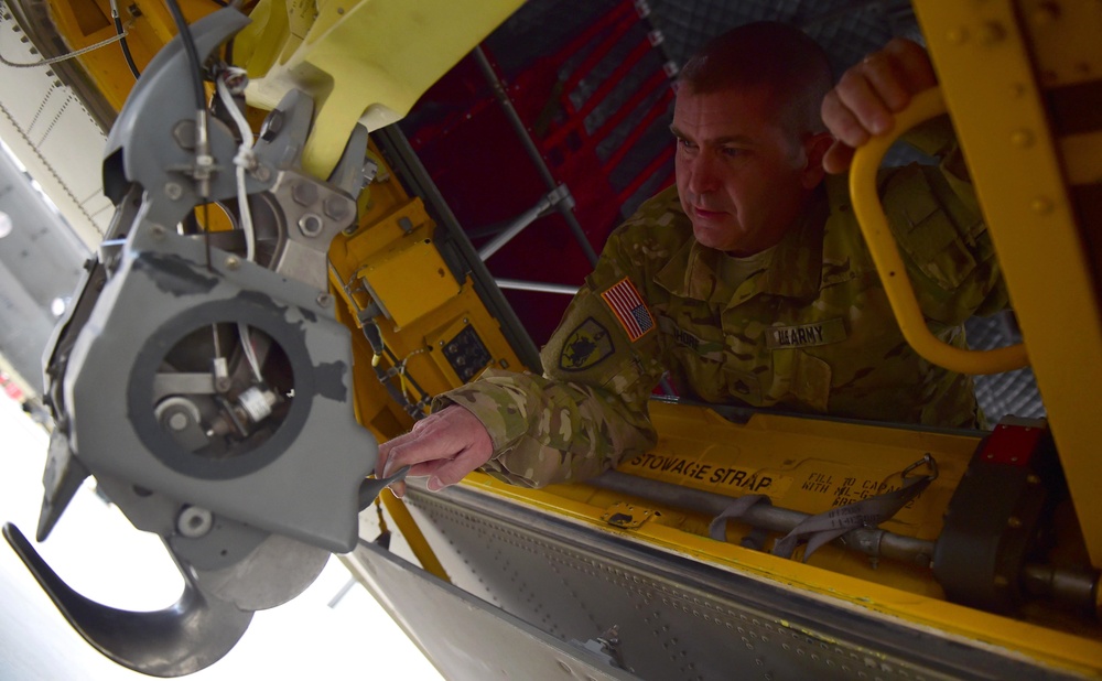 Chinook Soldiers: burning oil, turning wrenches