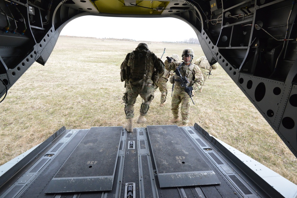 Field Artillery, 2CR, conducts sling load training with M777 Howitzers