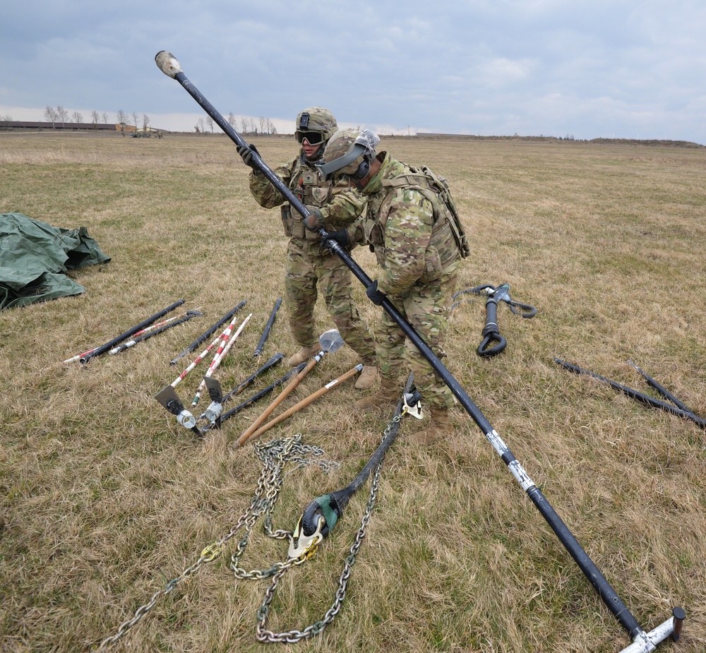 Field Artillery, 2CR, conducts sling load training with M777 Howitzers