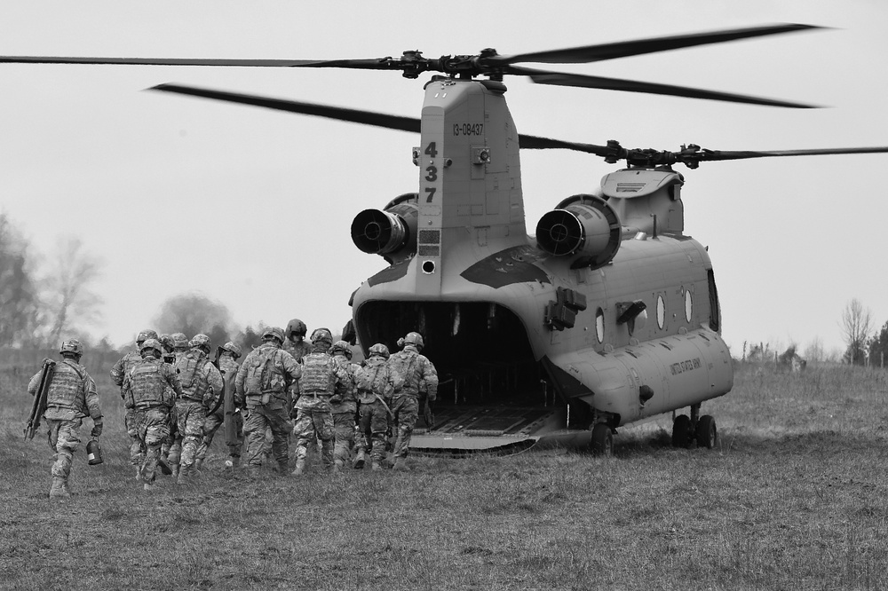 Field Artillery, 2CR, conducts sling load training with M777 Howitzers