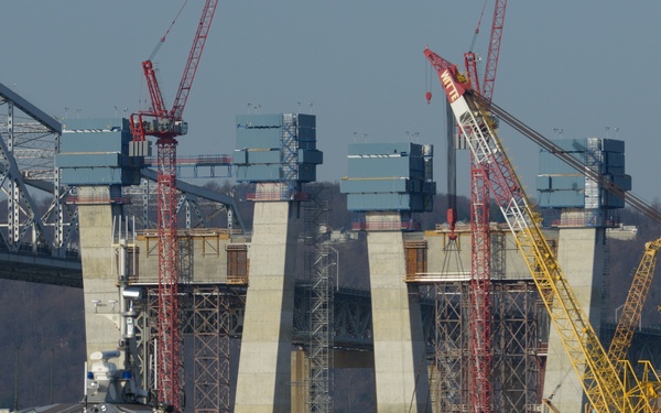 Coast Guard oversees tug Specialist hoist near Tappan Zee Bridge