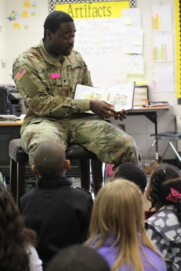 Soldiers, students bond at Frank Long