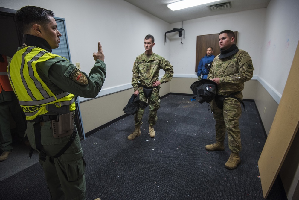 Reserve Military Police train with local police