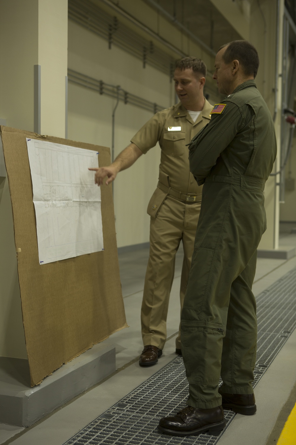 Vice Admiral Shoemaker visits MCAS Iwakuni