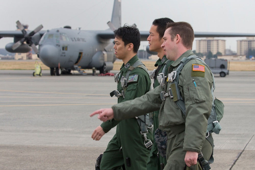 NCO exhange: JASDF Airmen fly with Hercules