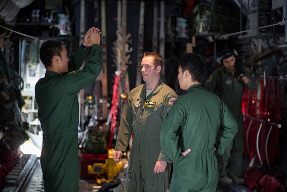 NCO exhange: JASDF Airmen fly with Hercules