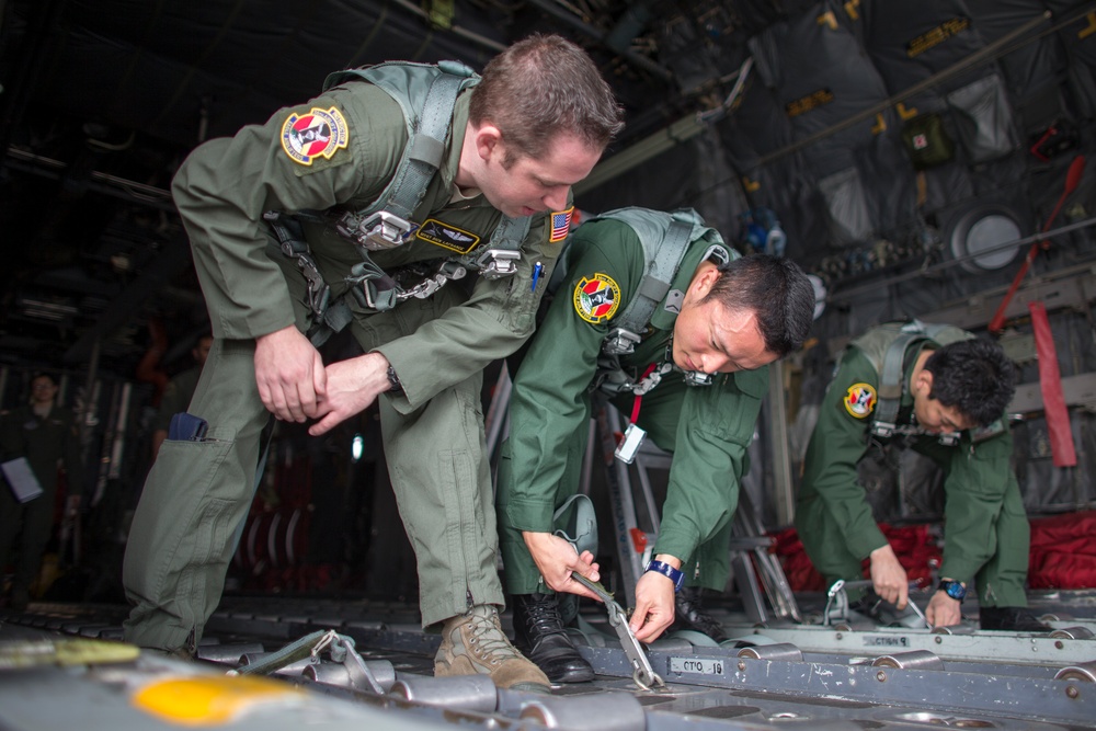 NCO exhange: JASDF Airmen fly with Hercules